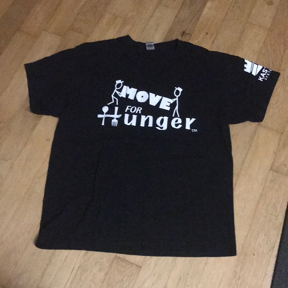Move for hunger men’s Gildan T-shirt large L